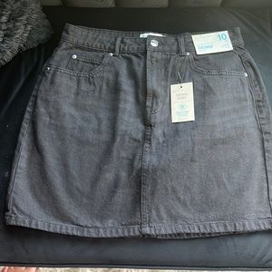 🔹3/$15 NWT black denim mini skirt from Primark